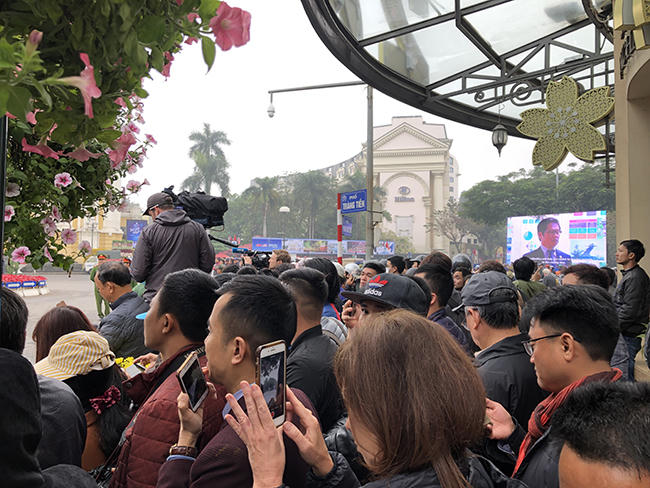 Hình ảnh lay động lòng du khách của người Việt dịp Thượng đỉnh Triều - Mỹ